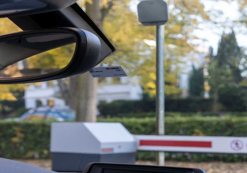 Ulaz i izlaz s RFID bezdodirnim čitačem Ulaz i izlaz s RFID bezdodirnim čitačem
